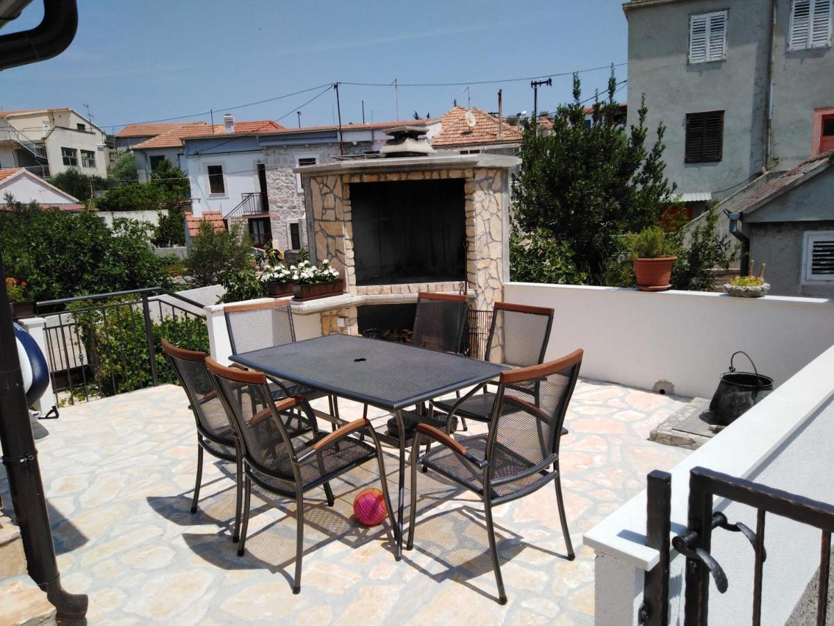 Kaprije Apartmani Tina I Ena Екстериор снимка