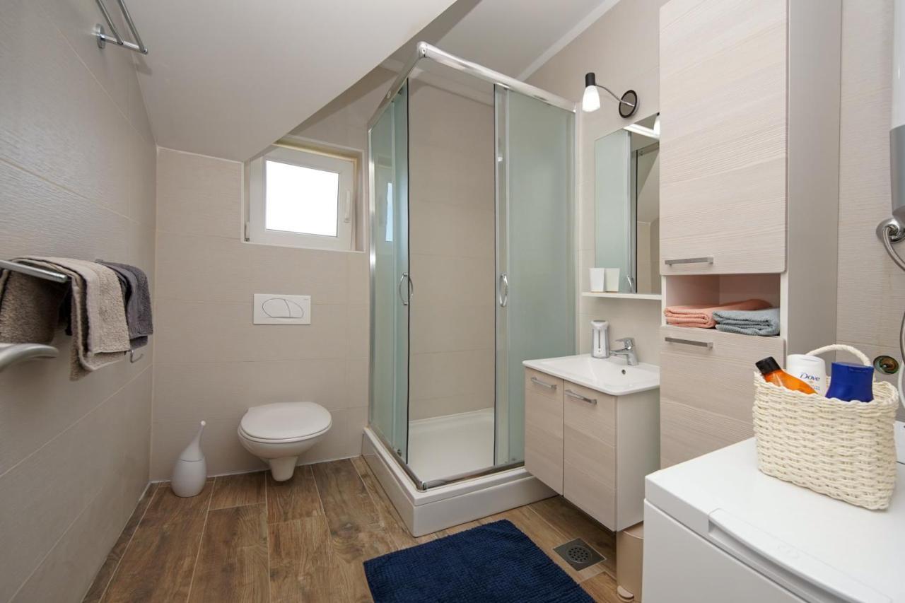 Kaprije Apartmani Tina I Ena Екстериор снимка