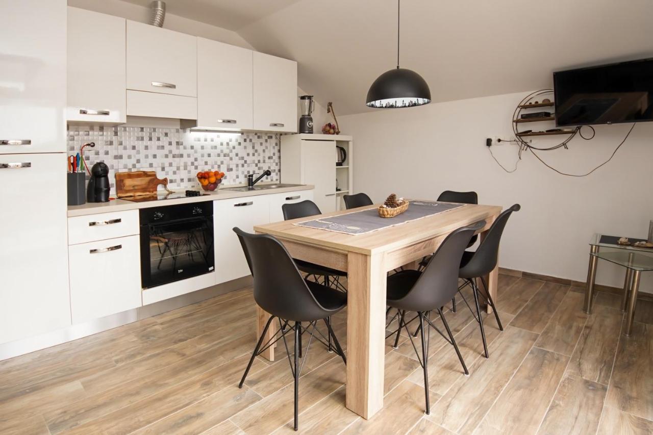 Kaprije Apartmani Tina I Ena Екстериор снимка