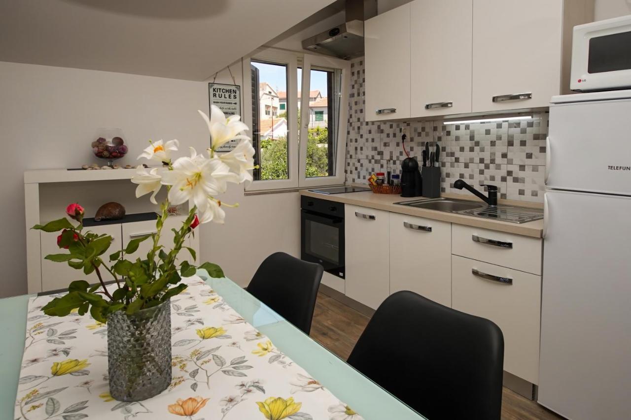 Kaprije Apartmani Tina I Ena Екстериор снимка