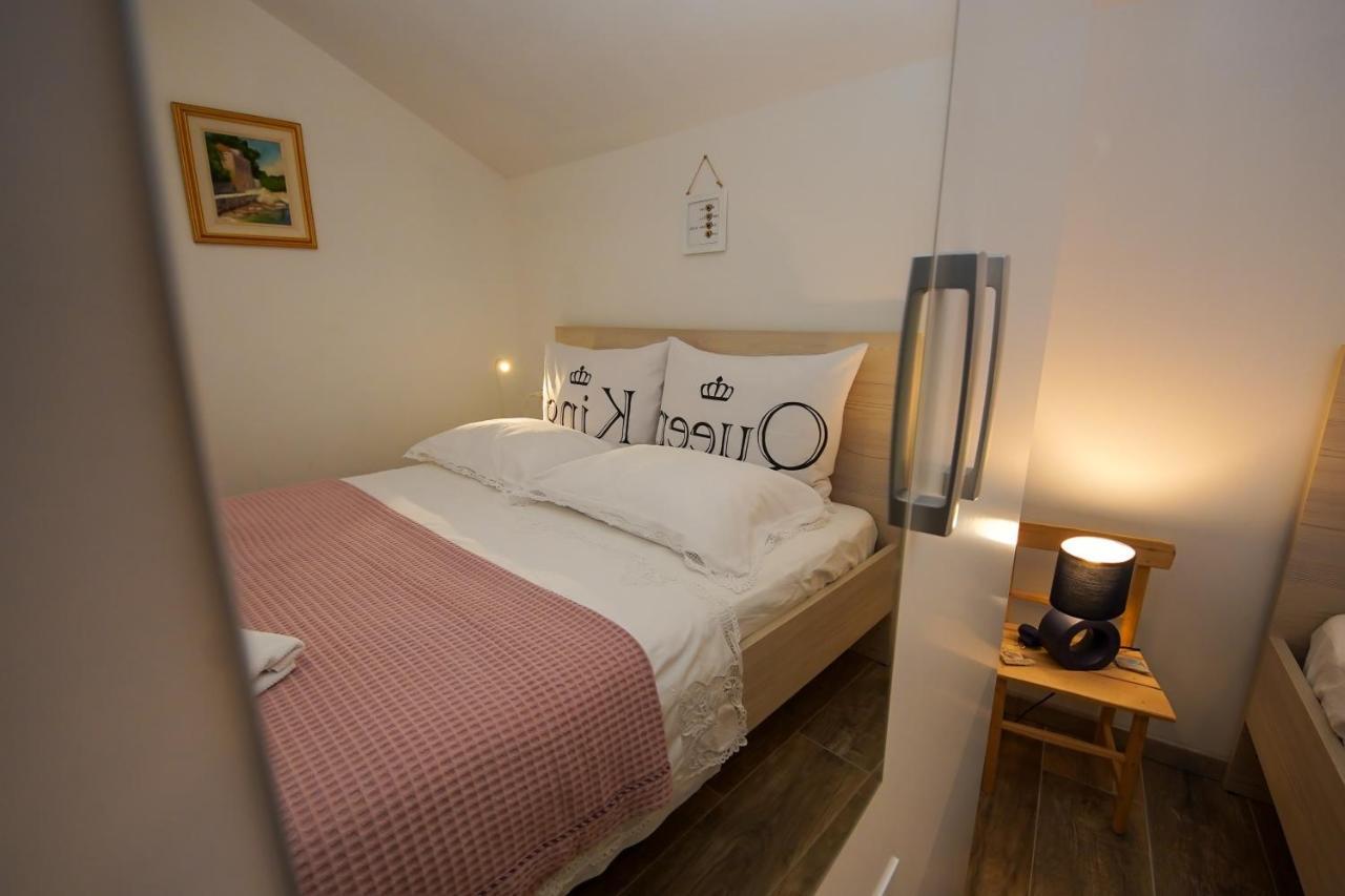 Kaprije Apartmani Tina I Ena Екстериор снимка