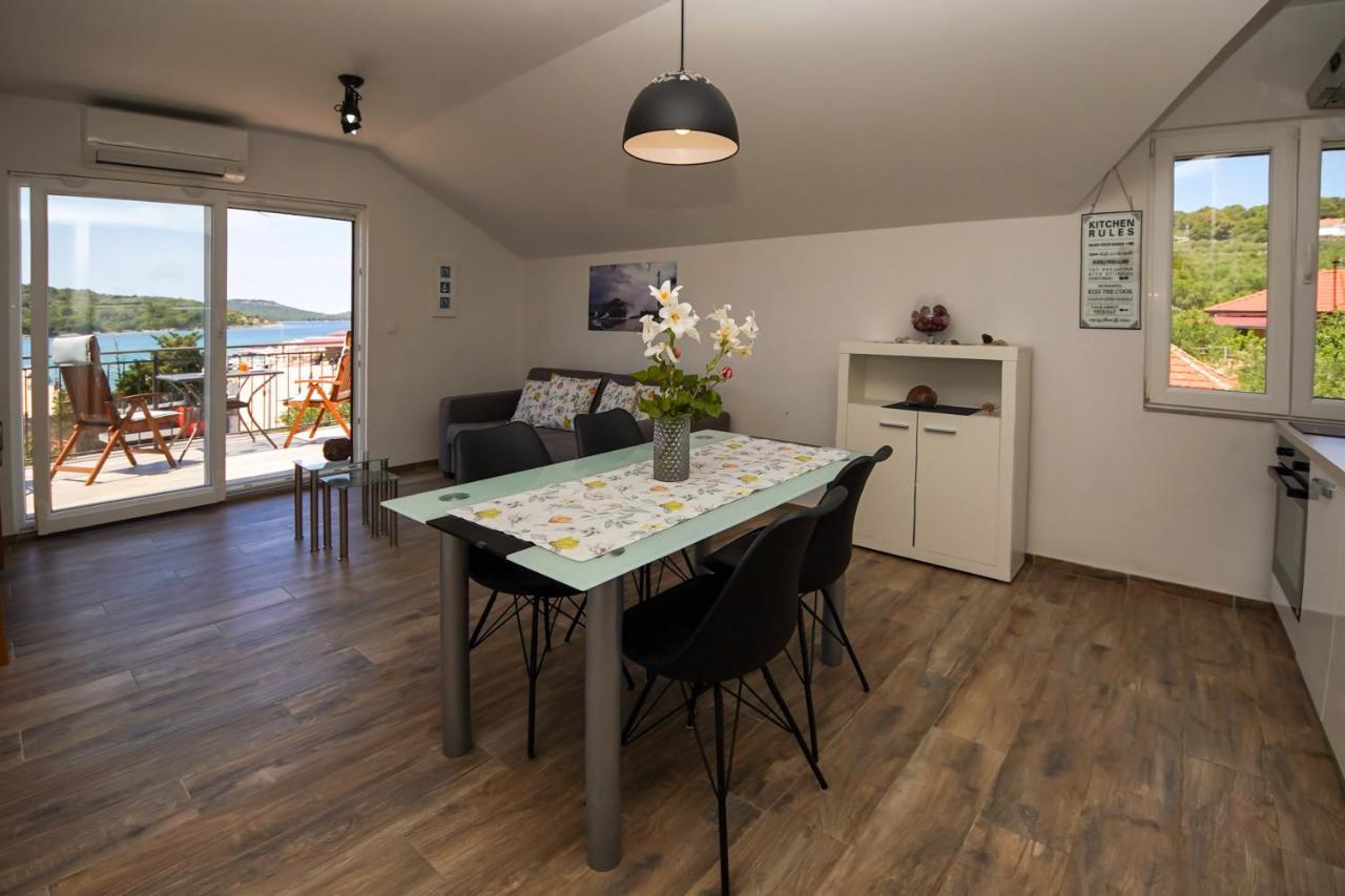 Kaprije Apartmani Tina I Ena Екстериор снимка