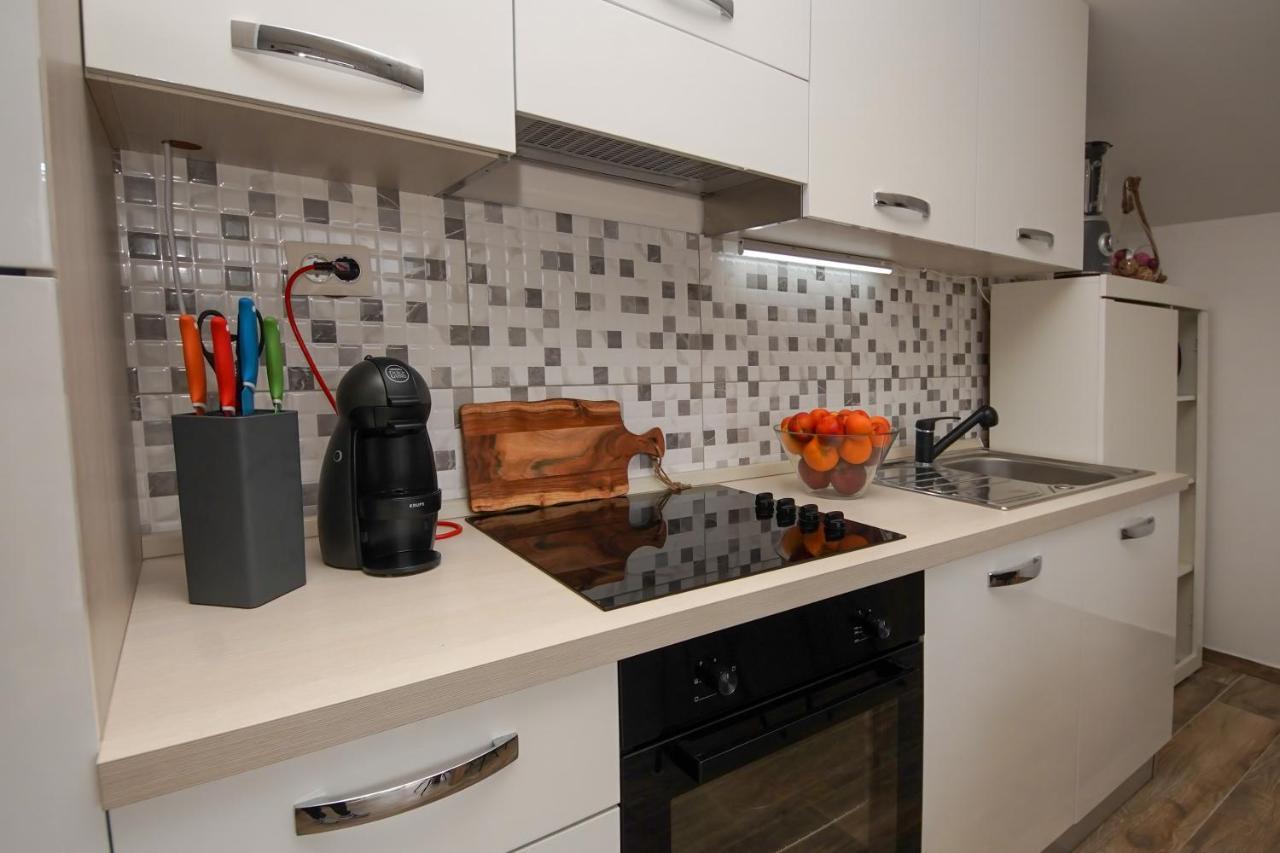 Kaprije Apartmani Tina I Ena Екстериор снимка