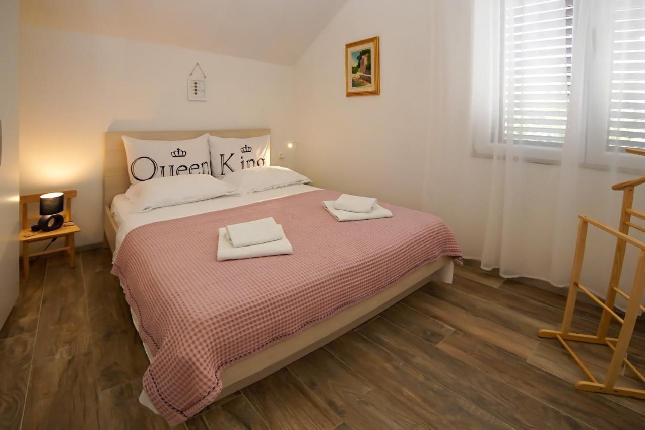 Kaprije Apartmani Tina I Ena Екстериор снимка