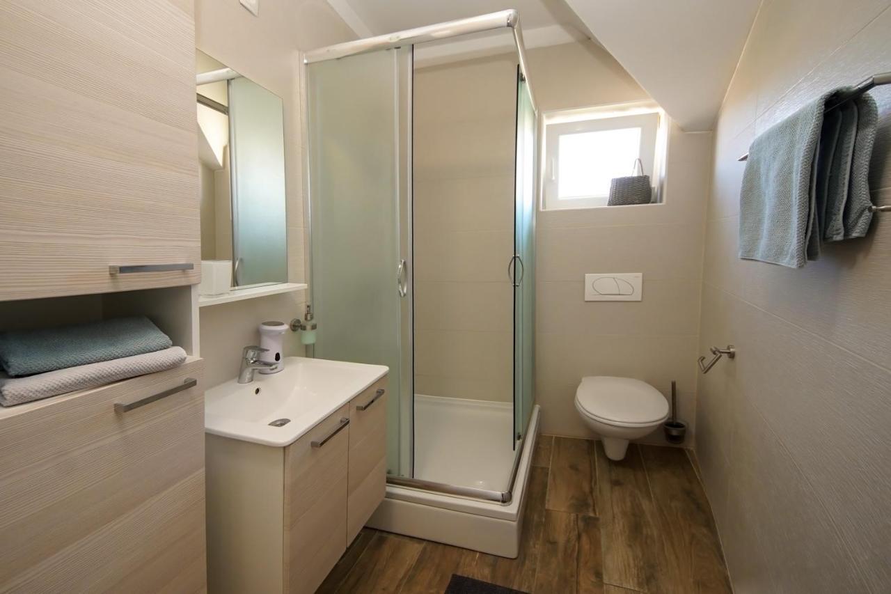 Kaprije Apartmani Tina I Ena Екстериор снимка