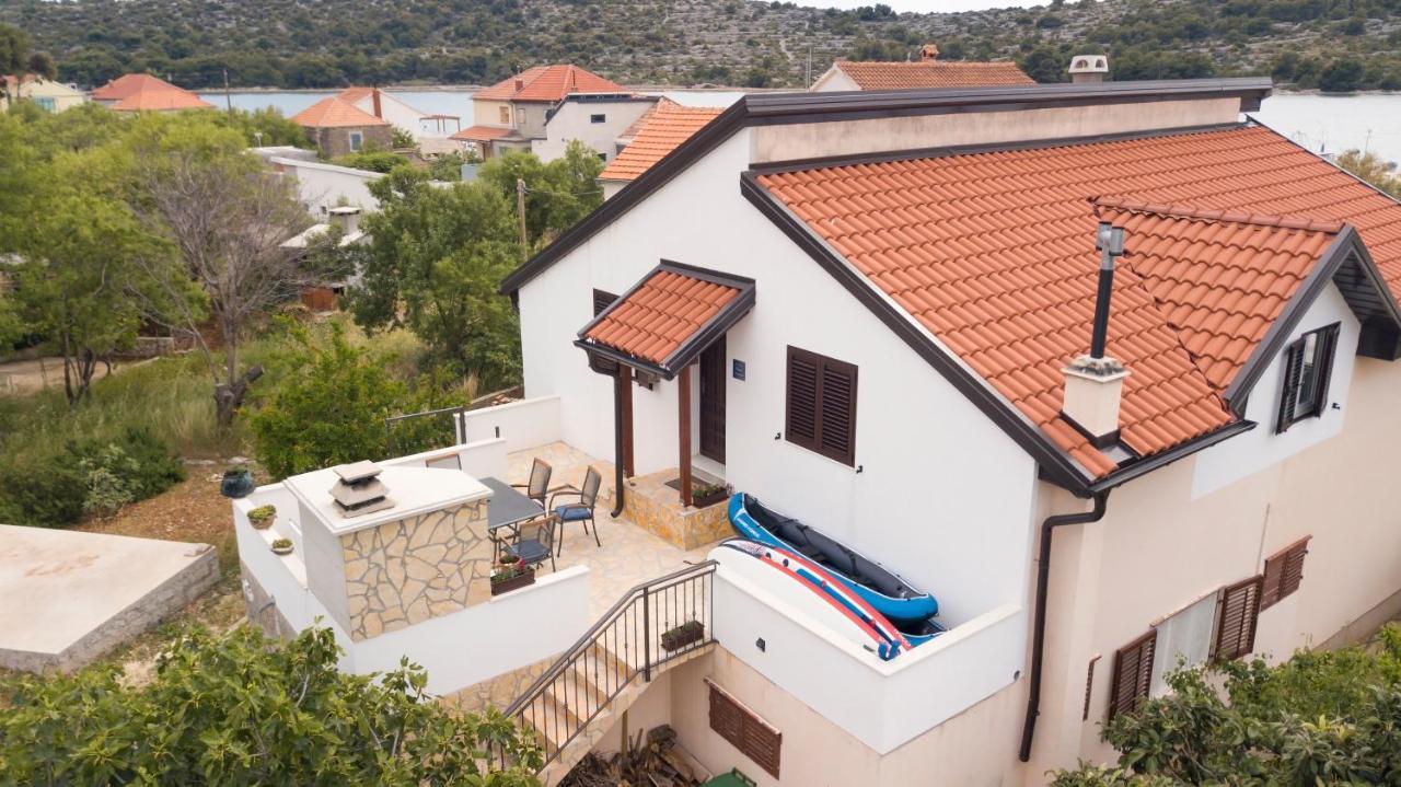 Kaprije Apartmani Tina I Ena Екстериор снимка